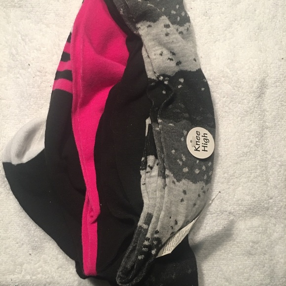 NWT 4 pairs of knee high socks no boundaries - Picture 1 of 5